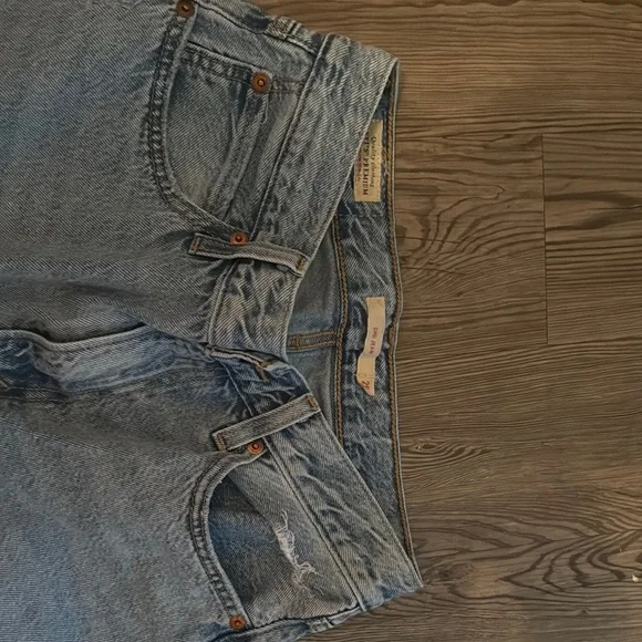 Levi’s (Dad Jean) Distressed Light Blue Jeans - Picture 2 of 3